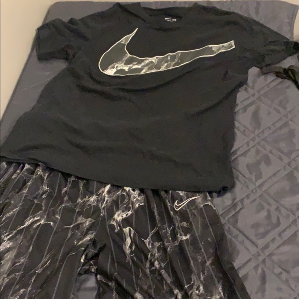 Mens Nike DriFit combo.  Shirt / BB shorts